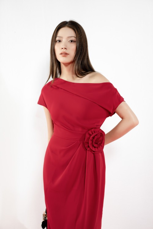 Sixdo Red Silk Midi Dress With Flower